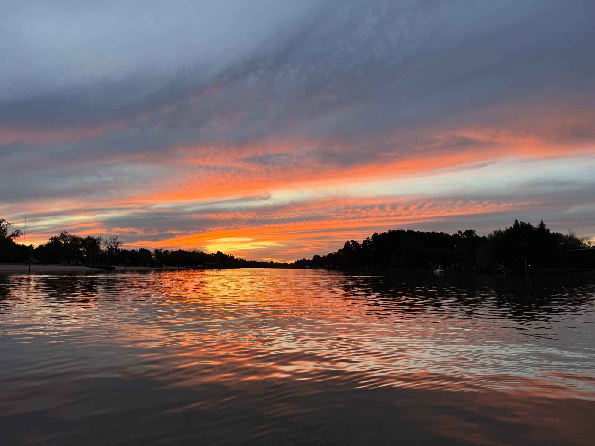 Atardecer sobre el Río San Antonio.